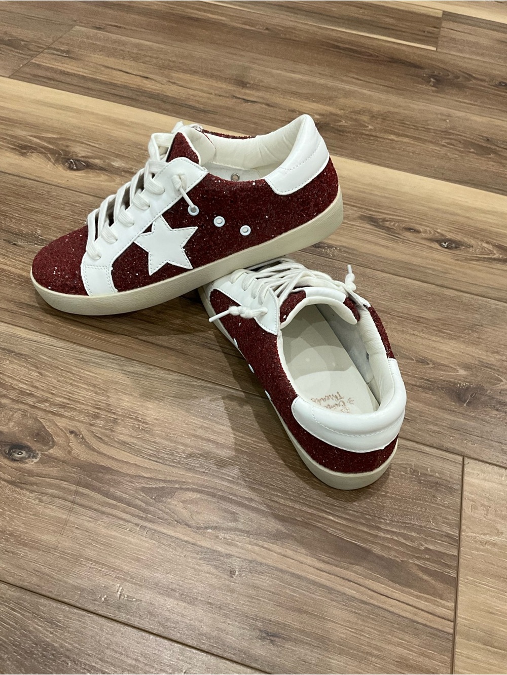 Camel Threads Women's Red Glitter Star Lace-Up Sneakers with White Trim Sz 9